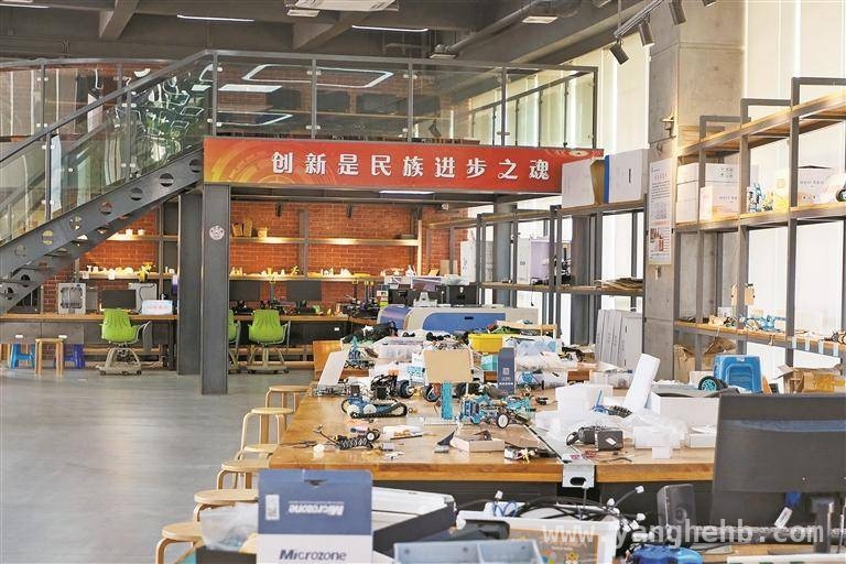 盐高设立“袁浩泰光电学习室”，开启科技人才培养新模式