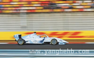 师炜：不设限的人生，在F1赛场逐梦前行