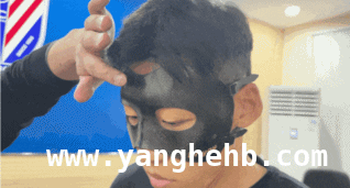 面部受伤的朱辰杰佩戴特制面具，开启康复新征程！