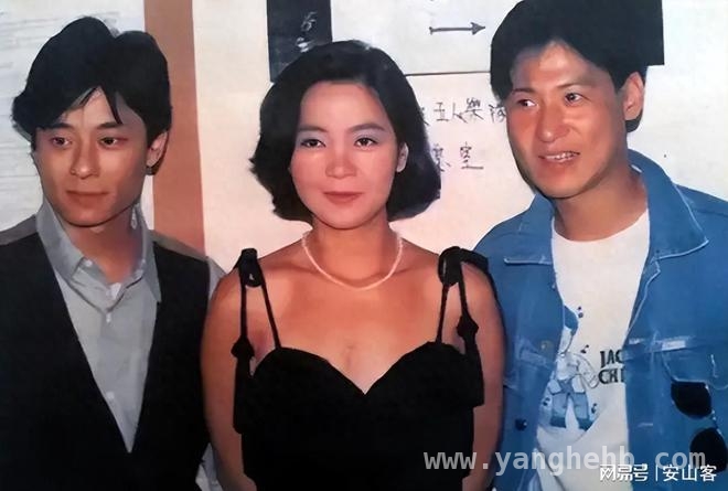 1990年邓丽君与张学友王杰珍贵合影，背后故事大揭秘