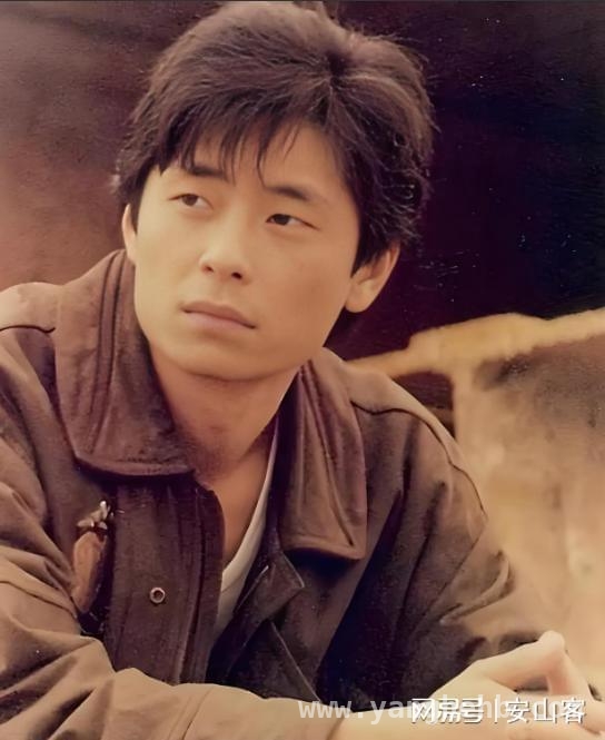 1990年邓丽君与张学友王杰珍贵合影，背后故事大揭秘