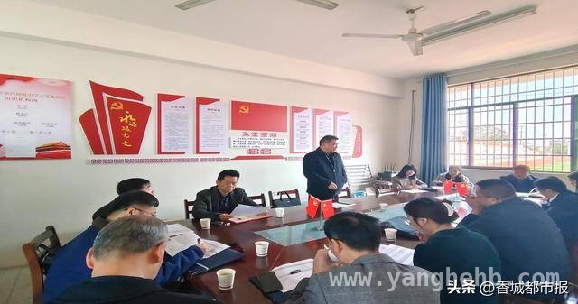 咸安教研室视导四初集体备课，推动教学迈向新高度
