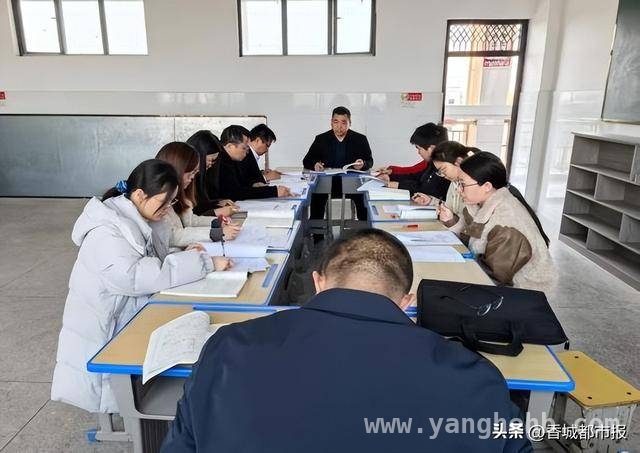 咸安教研室视导四初集体备课，推动教学迈向新高度