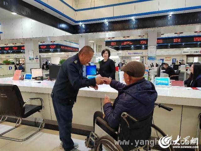 暖心一幕！高青政务服务中心助老人缴费展温情，高青政务服务：严格管理与温暖服务的完美融合