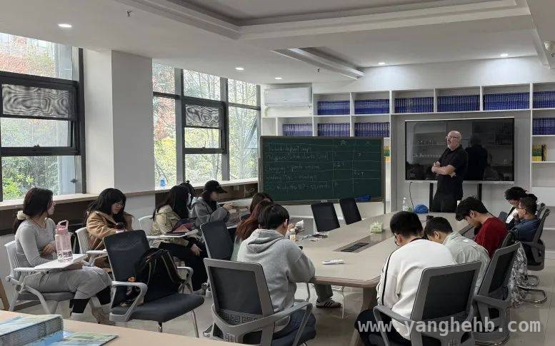 对话David教授，解锁职业规划与个人价值的密码，跨越国界的交流：城环学院研讨会带来职业新启迪