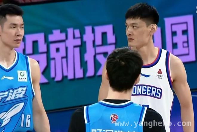 CBA激战：宁波男篮领先遭逆转，天津男篮上演绝地反击 CBA赛场：天津男篮最后四分钟神奇逆转宁波男篮