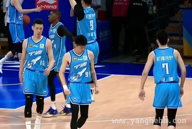 CBA激战：宁波男篮领先遭逆转，天津男篮上演绝地反击 CBA赛场：天津男篮最后四分钟神奇逆转宁波男篮