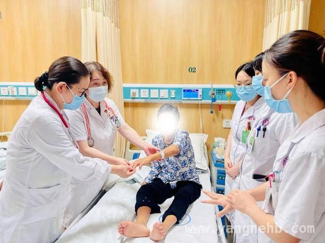 饶慧：引领风湿免疫学科崛起的掌舵人 饶慧：用坚守与创新书写风湿免疫学科传奇