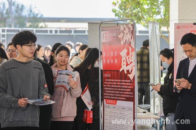 2025高校就业攻坚：AI为毕业生求职添翼，AI融入高校就业服务，2025届毕业生求职更高效