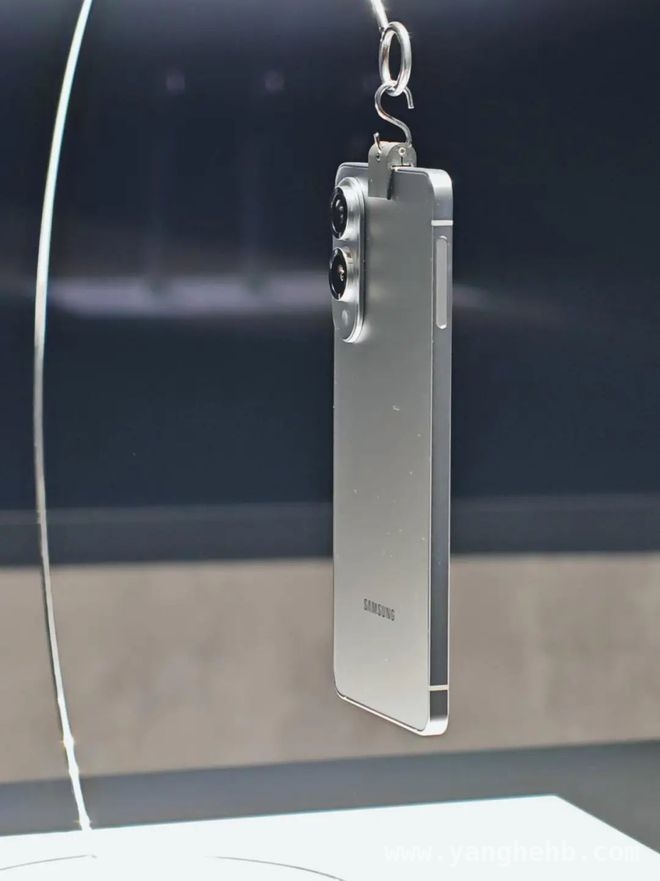 手机轻薄化浪潮来袭，iPhone 17 Air能否脱颖而出？，iPhone 17 Air引发轻薄风暴，手机市场格局将变？
