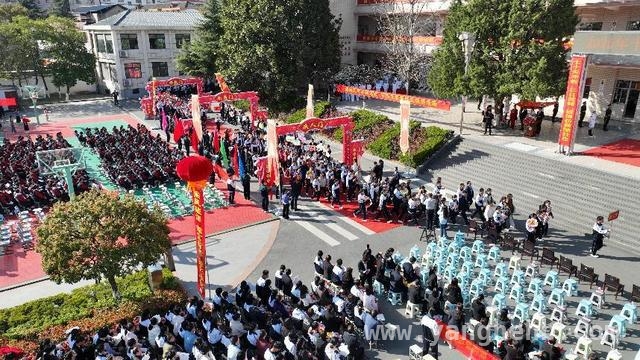 商南高中成人仪式暨高考誓师：激励学子勇闯高考大关 商南高中成人礼与誓师大会：点燃高考冲刺激情