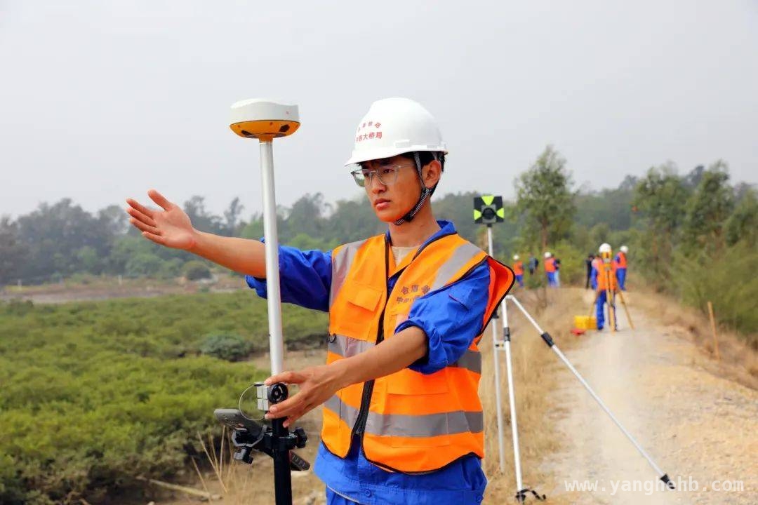 3月26日合湛高铁铁山港跨海特大桥首根桩基开钻，建设迈出关键一步，350时速的合湛高铁，随着铁山港跨海特大桥首桩开钻离我们更近了