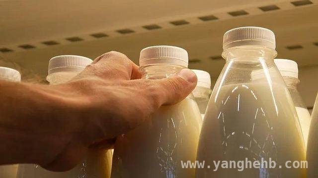 远离减肥误区，让你健康减重增肌，70岁老伯日饮10瓶牛奶减肥进医院，减肥误区你知道多少？