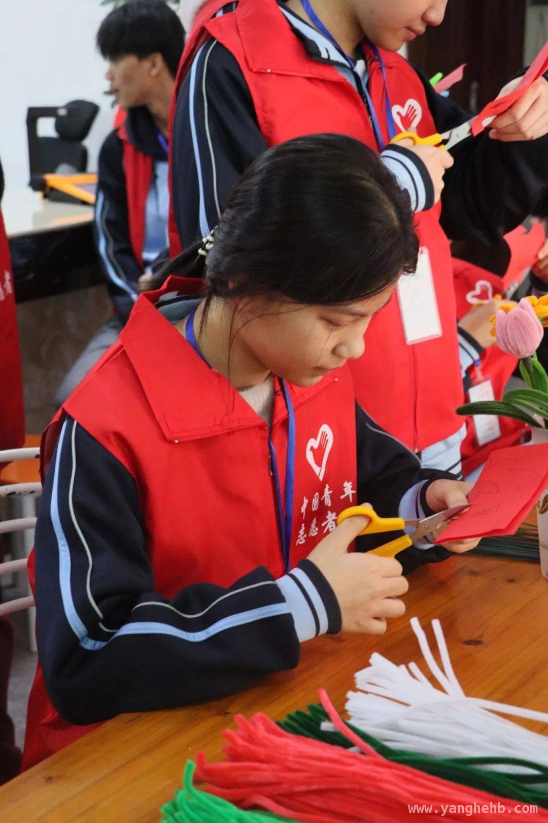 玉林学子掀起学雷锋热潮，志愿服务遍地开花，学雷锋月，玉林学校团组织引领青少年志愿服务新风尚