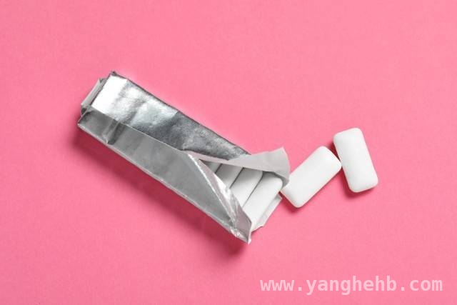 天然与合成口香糖，微塑料释放量竟无大不同？
