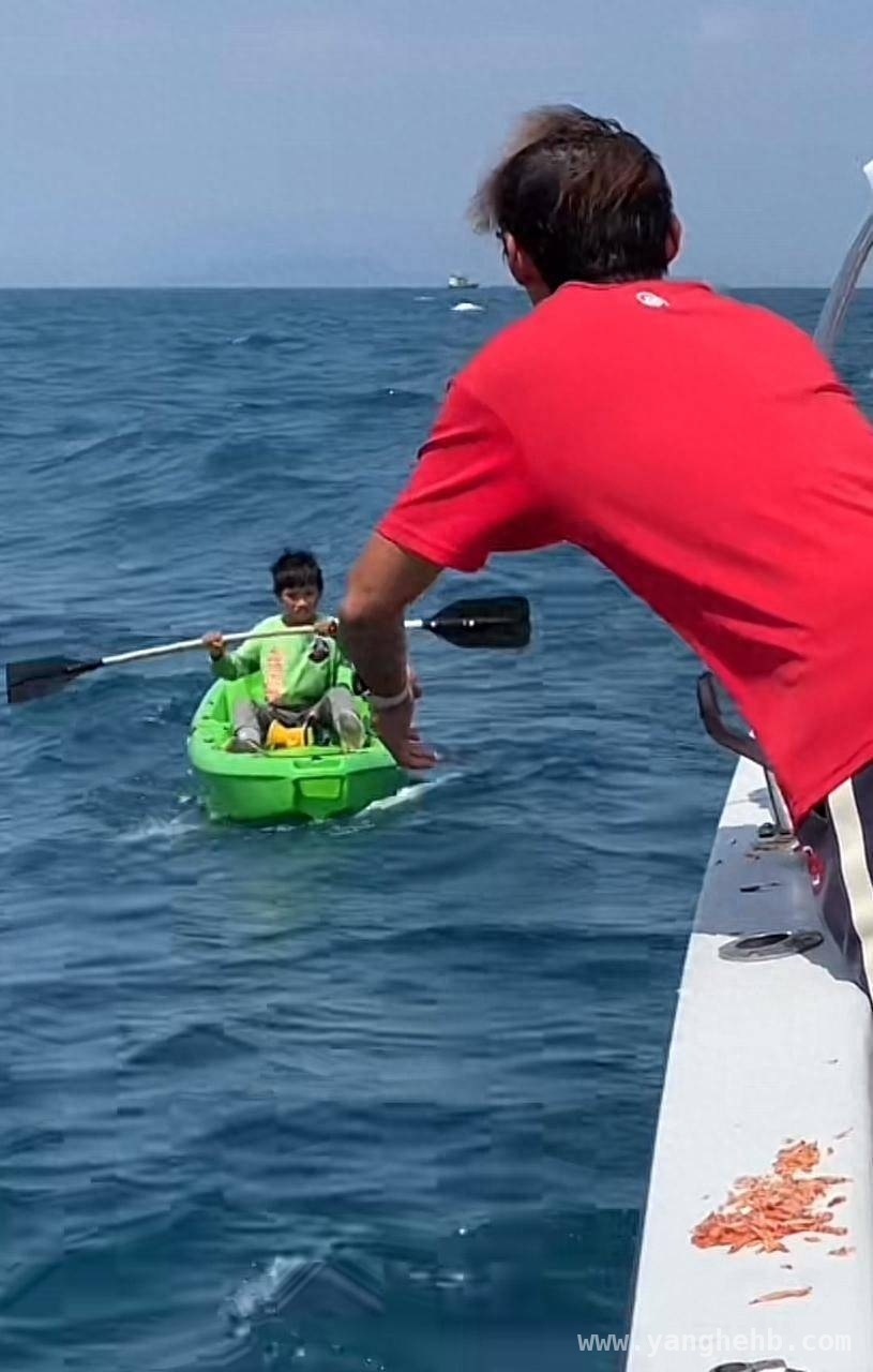陵水男孩海上惊险漂流，冒充救人者直播等乱象引多方回应