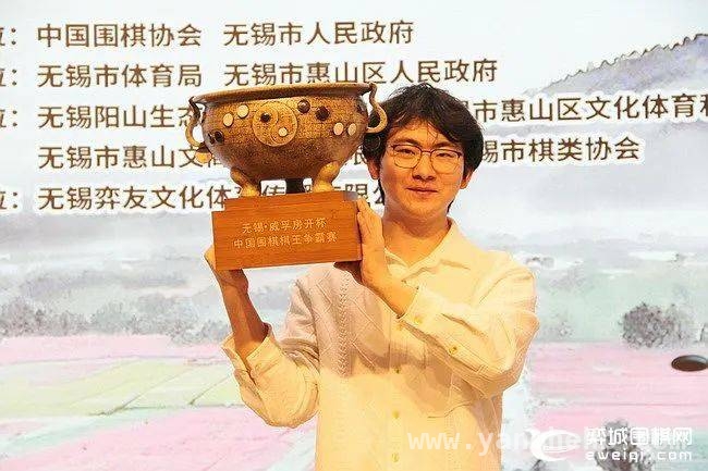 围棋对决：丁浩逆袭范廷钰，终登冠军宝座，丁浩险胜范廷钰，勇夺围棋冠军！