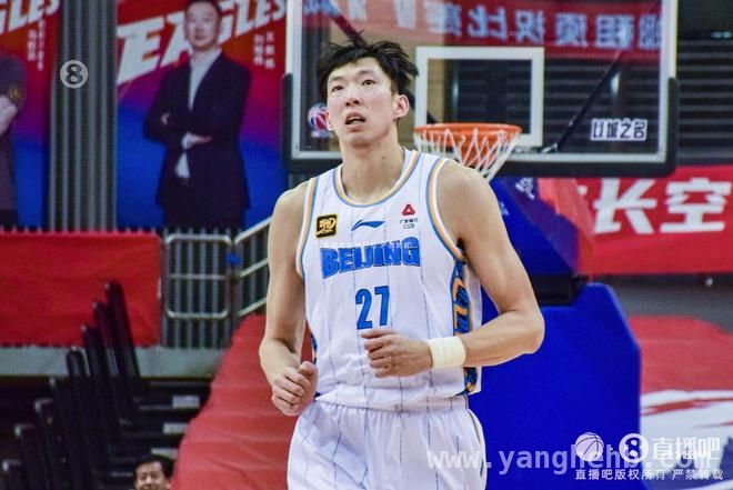 北汽男篮冲击前四遇阻，末节崩盘主场不敌浙江队，陈盈骏出色发挥难救主，北汽男篮主场负浙江