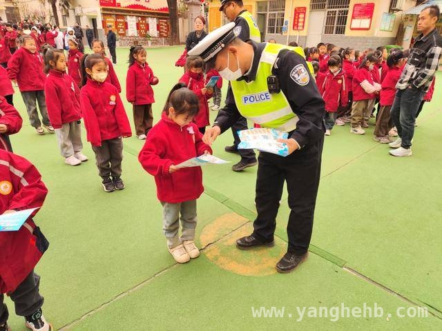 多方联动！宝氮子校交通安全活动助力师生安全成长，宝氮子校开展交通安全活动，守护师生生命健康