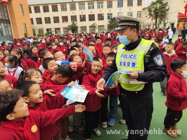 多方联动！宝氮子校交通安全活动助力师生安全成长，宝氮子校开展交通安全活动，守护师生生命健康