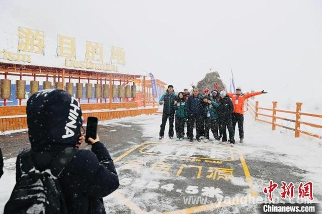岗什卡：滑雪登山者的梦想舞台，赛事助力青海冰雪发展，挑战高海拔！2025岗什卡滑雪登山邀请赛精彩来袭