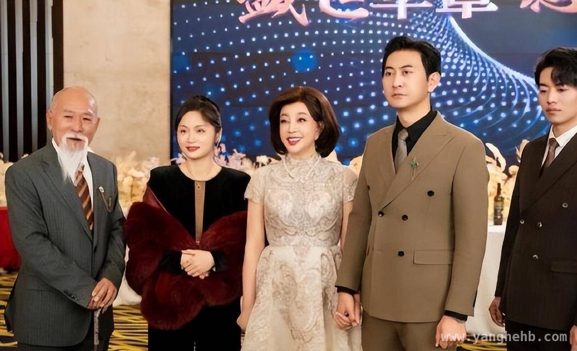刘晓庆接演短剧，开启演艺新篇章，刘晓庆短剧中霸气反击，网友直呼过瘾！