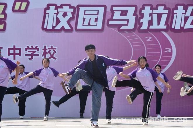春日校园马拉松：南开大三中开启教育新征程 重庆南开大学城第三中学马拉松：用奔跑丈量教育温度
