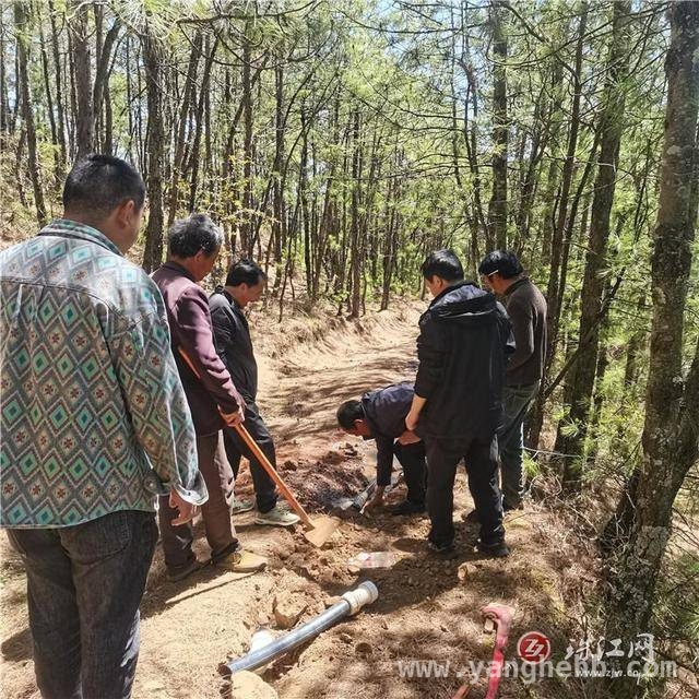 矿山镇水务所检修水管，为村民用水撑起“保护伞”，矿山镇水务所多举措并进，保障用水与环保宣传两不误