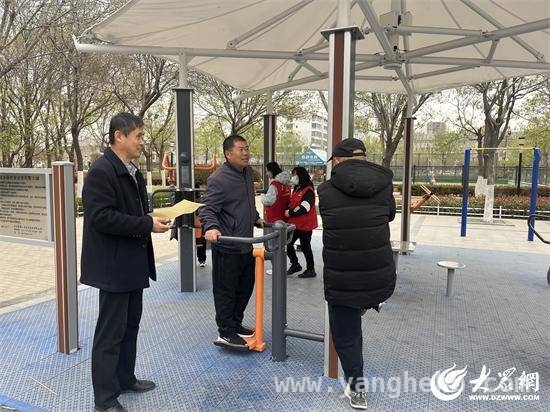 梁山街道：政务服务进基层，惠民政策送到家，3月27日，梁山街道广场上的暖心政务服务活动