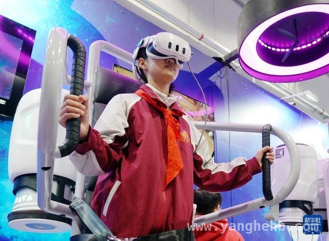 走进2025中国科幻大会，体验“时尚+酷玩”魅力