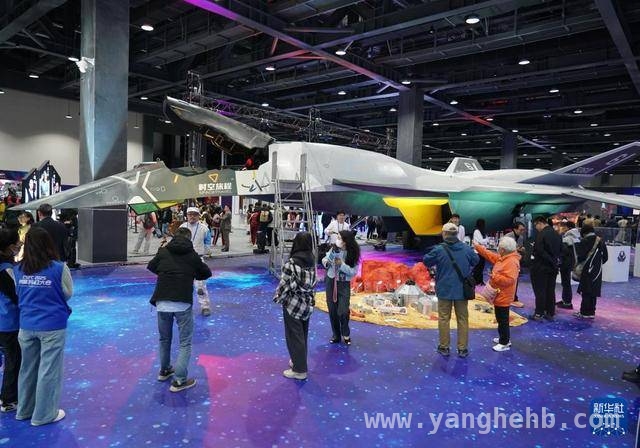 走进2025中国科幻大会，体验“时尚+酷玩”魅力