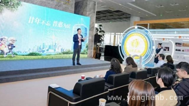 “银发无忧”入驻“随申办”，为上海老人撑起数字保障伞，数字适老！“银发无忧”在“随申办”为老人送福利