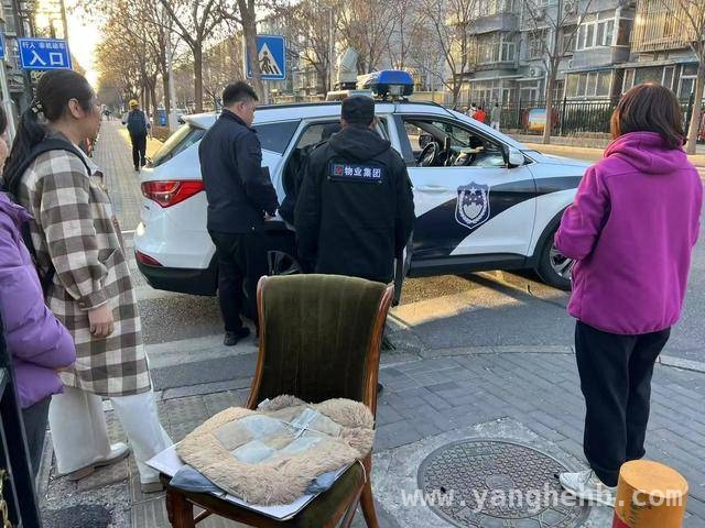 热心邻里齐出手，顺义老人突发状况化险为夷，社区大爱：老人身体不适，多方援手送医救治