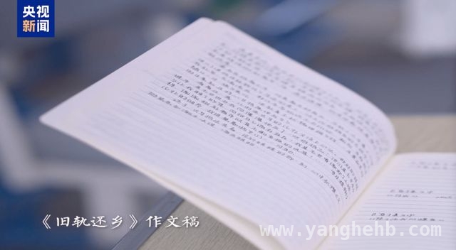 张潇冉〈旧轨还乡〉火爆全网，真实笔触触动人心 从火车上的见闻到网络爆款作文，〈旧轨还乡〉背后的故事