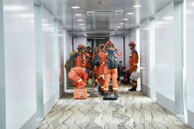 37人云南救援医疗队携物资抵达缅甸震区，云南救援医疗队抵缅，助力缅甸抗震救灾