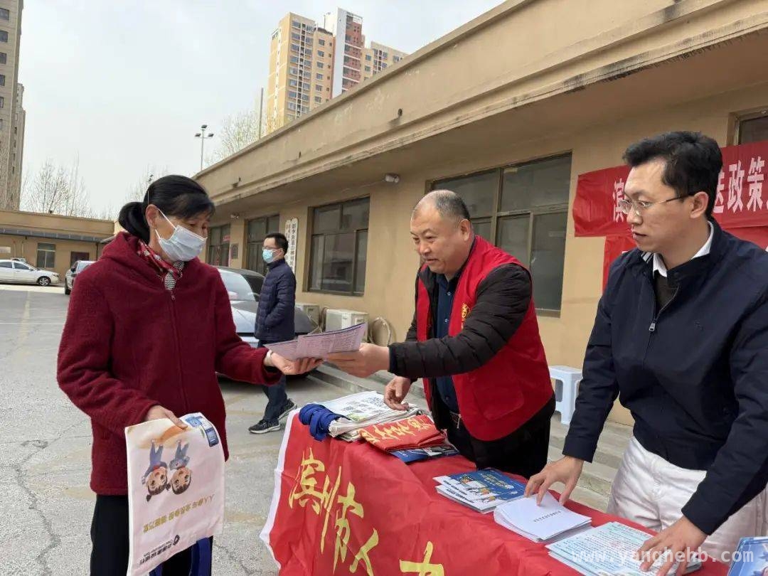 市人社局“送政策进社区”，共筑社区治理新格局，聚焦民生！市人社局“双报到”活动架起党群“连心桥”