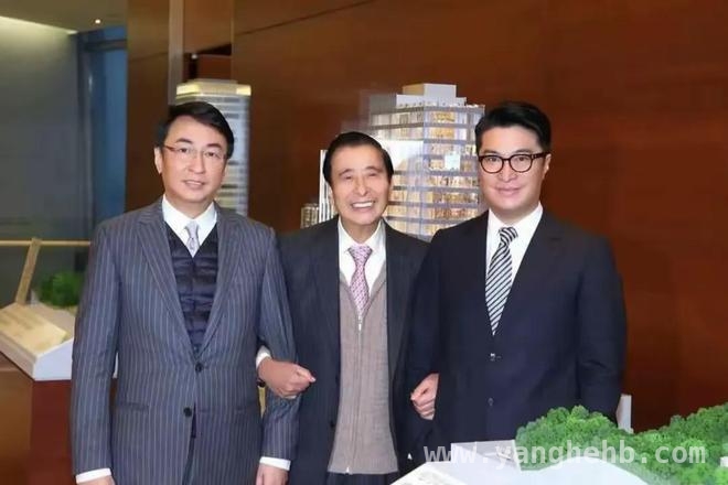 4. 李兆基葬礼前奏：二子包殿堂设纸位，“慈航法船”亮相