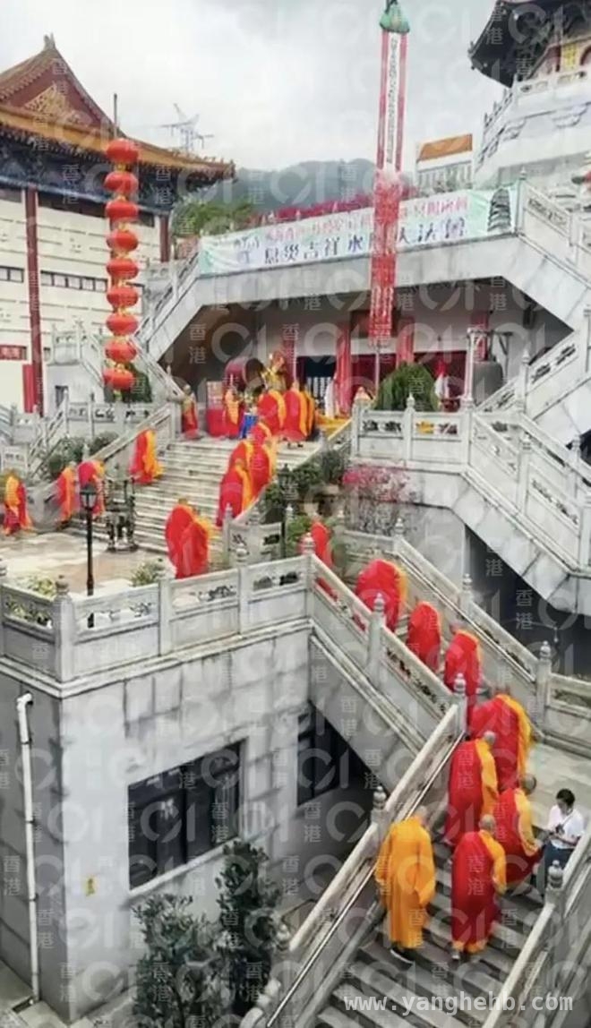 4. 李兆基葬礼前奏：二子包殿堂设纸位，“慈航法船”亮相