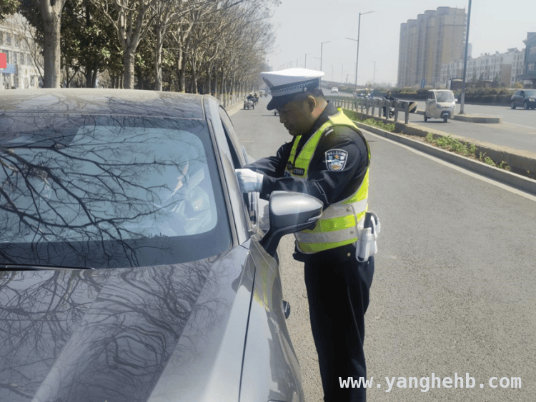连云港交警石岭：17载默默付出，以多样“范儿”保障出行平安 石岭：17年交管坚守，“范儿”里藏着为民服务的深情