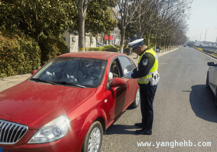 连云港交警石岭：17载默默付出，以多样“范儿”保障出行平安 石岭：17年交管坚守，“范儿”里藏着为民服务的深情