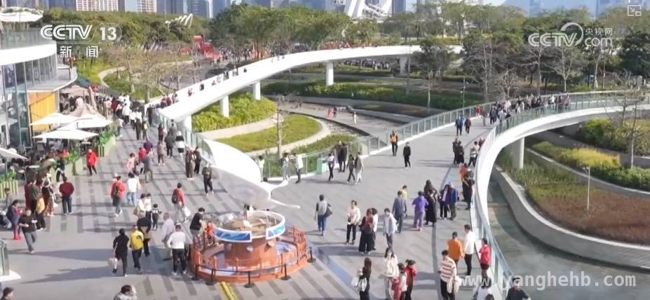 深圳商场升级，日均近10万客流的魅力何在？，深圳商场改造新体验，周末客流火爆！