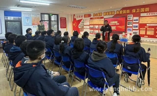 上海市东实验学校学生参与社区消防行动，共筑安全家园，“社校联动”活动：提升学生消防意识，共建文明城区