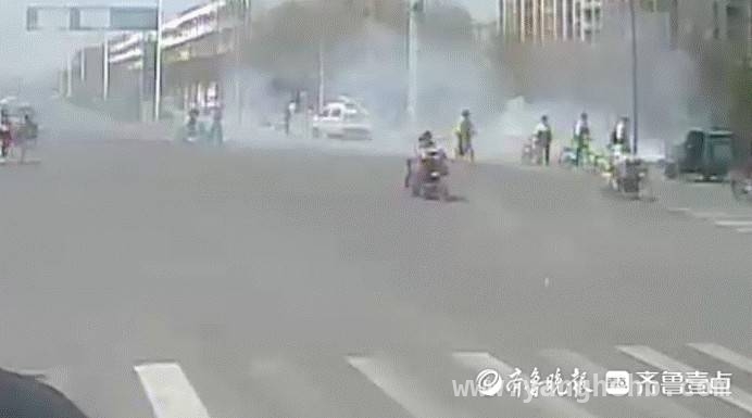 暖心！女公交司机连续两次在上班途中化解火情，张颜星澈：危急时刻两度出手，公交女司机成救火英雄