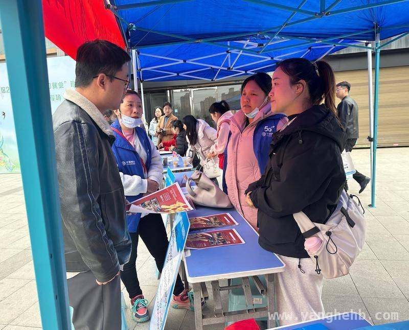 高陵区招聘会热闹登场，近百份求职意向初达成
