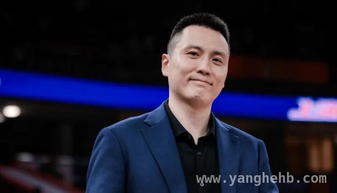 CBA赛场：上海不敌新疆，新外援能否盘活进攻？，CBA上海憾负新疆，新外援潜力初现能否拯救季后赛？