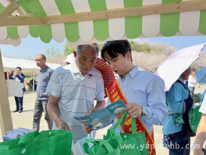 安顺樱花园里的金融盛宴：反洗钱与反诈宣传齐登场