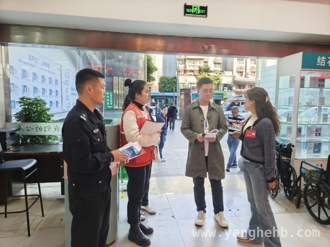 宝桐路社区反诈宣传进社区、医院、学校，筑牢安全防线，渝北区回兴街道社区反诈宣传：守护群众“钱袋子”