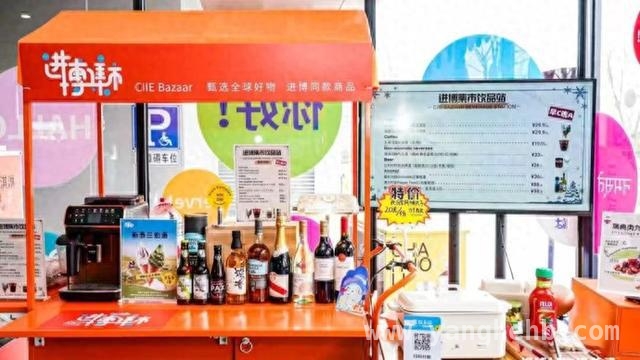 进博集市落户临港，开启全球购物新体验，港城与绿地携手，临港进博集市开启消费新征程