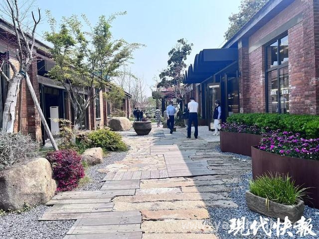 苏州老仓库华丽变身，美罗小奢中心成新晋打卡热门，从破旧仓库到创意园区，苏州无界美罗小奢中心惊艳亮相