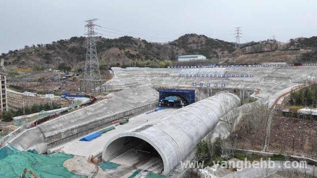 亚洲最大开挖断面市政交通隧道——青银高速唐山路隧道全线贯通，重磅！青银高速唐山路隧道贯通，为全线通车筑牢根基